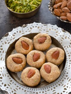Aate ki pinni in a round plate