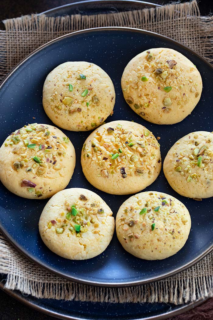 Baked pistachio cookies