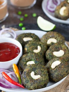 Spinach kebab with chutney