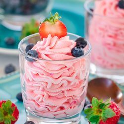 How to stabilize Whipped cream in a glass