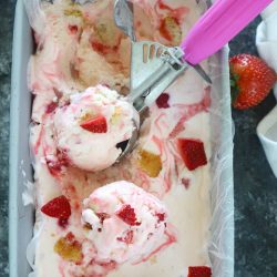 No Churn Strawberry Shortcake Icecream - Ruchiskitchen. com